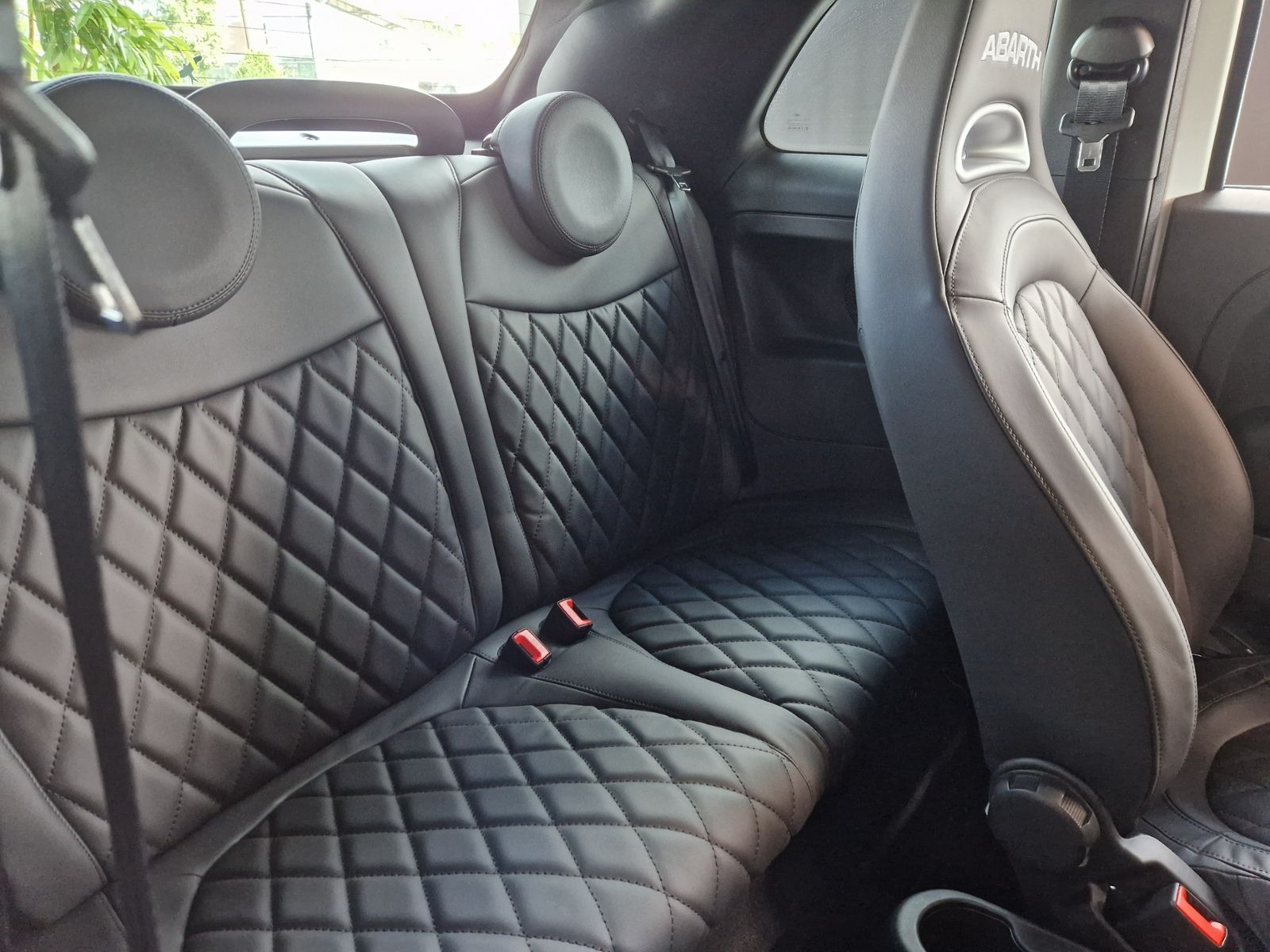 Fahrzeugabbildung Abarth 695C Turismo BEATS NAVI LEDER