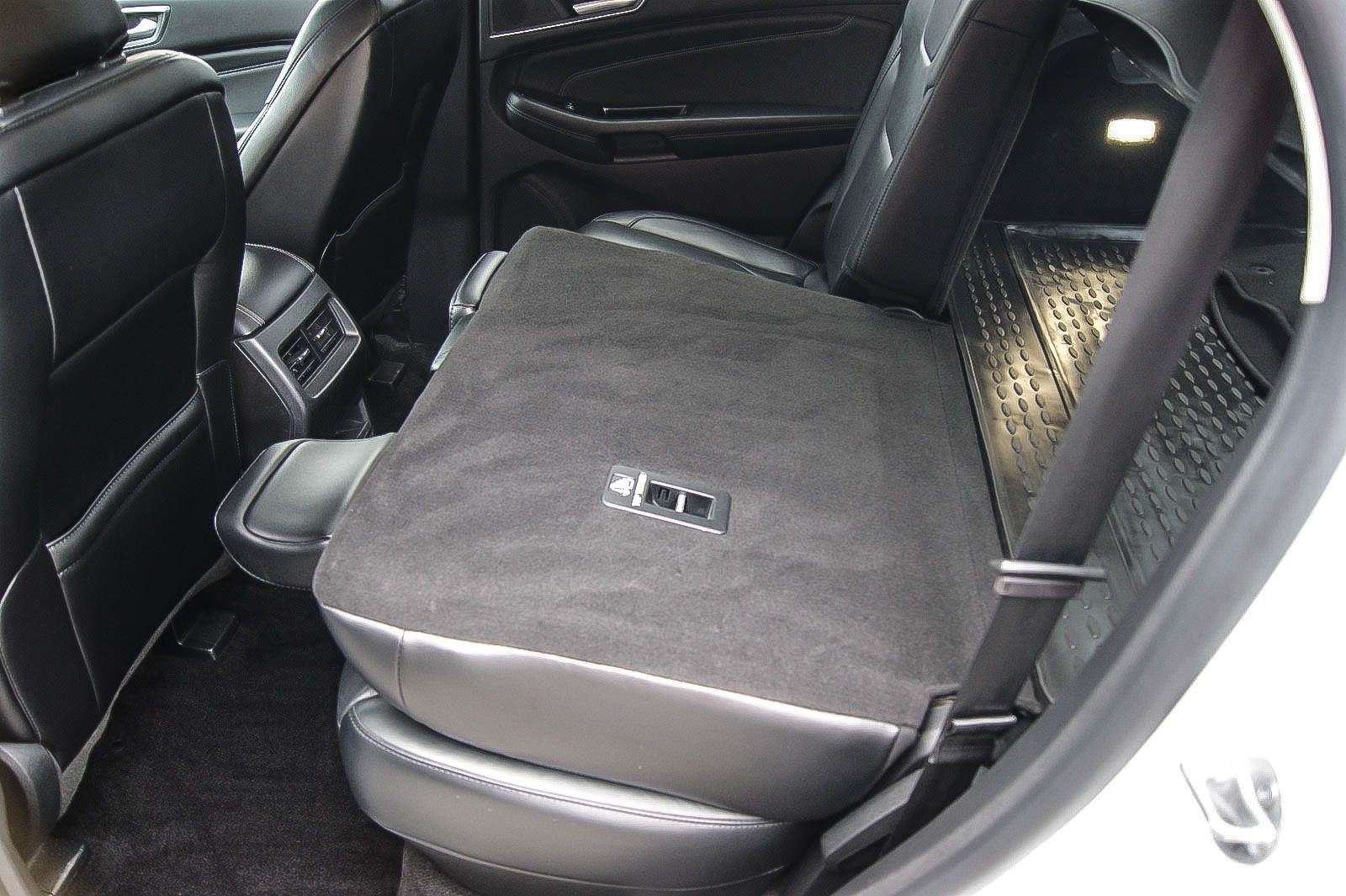 Fahrzeugabbildung Ford Edge Titanium 4x4 LEDER NAVIGATION KAMERA PDC 19