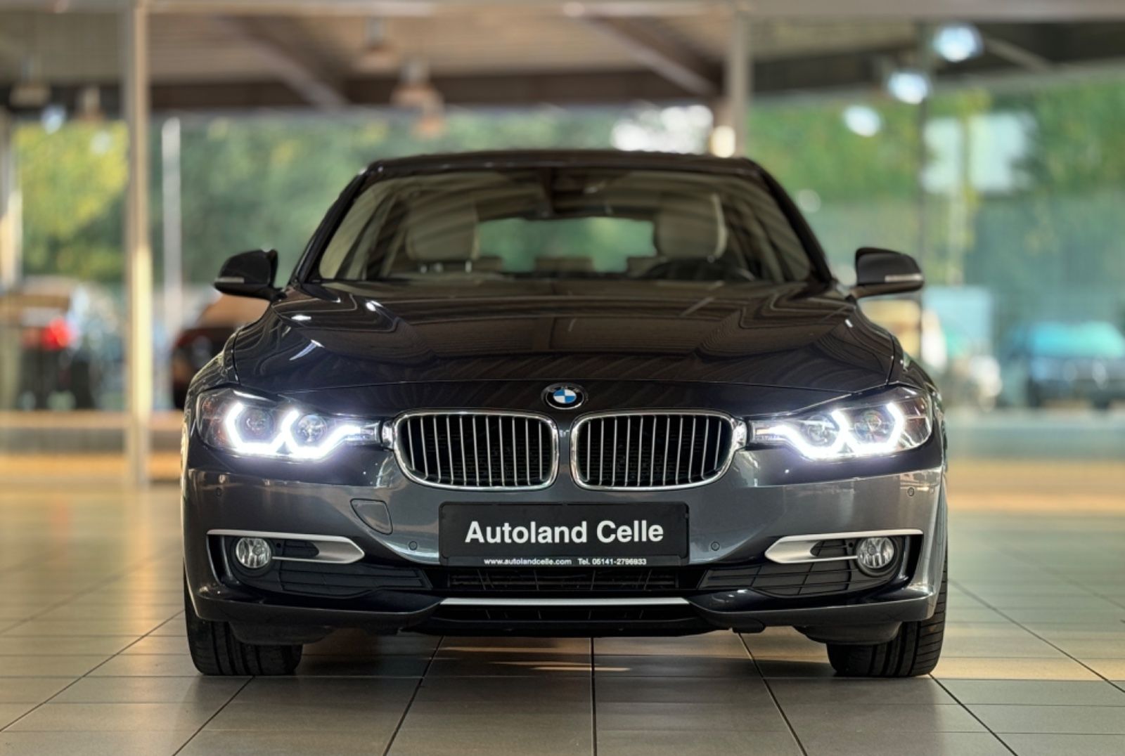 Fahrzeugabbildung BMW 320d Modern Line Panorama Kamera HUD Komfort