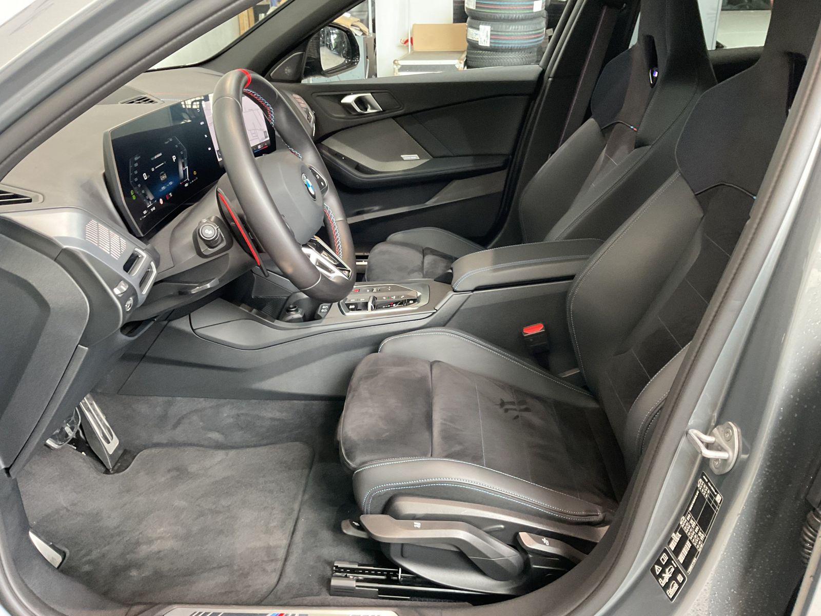 Fahrzeugabbildung BMW M135 xDrive |M Sportpaket Pro |Harman Kardon |19