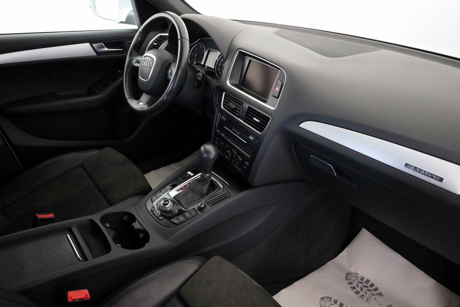 Fahrzeugabbildung Audi Q5 2.0 TDI quattro S line T.Leder,Navi,SH,20"