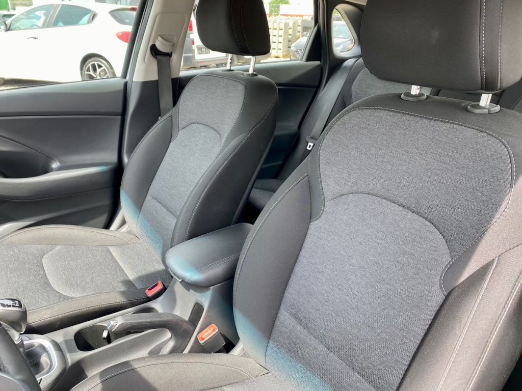 Fahrzeugabbildung Hyundai i30 1.0 AAC SHZ KAMERA ALU ALLWETTER CARPLAY