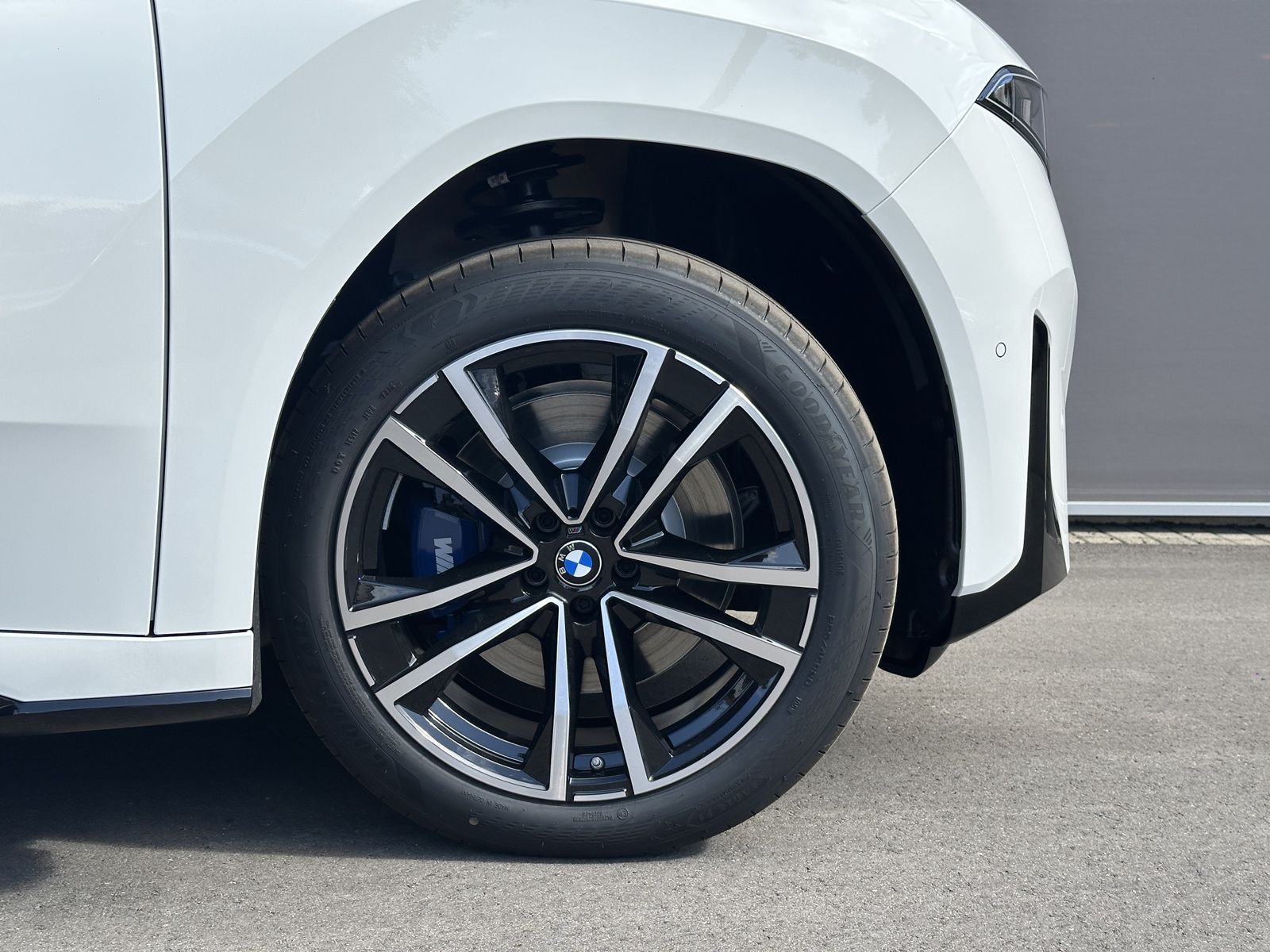 BMW iX3 40 sofort verfügbar mit 5.680 EUR Ersparnis imagem 3