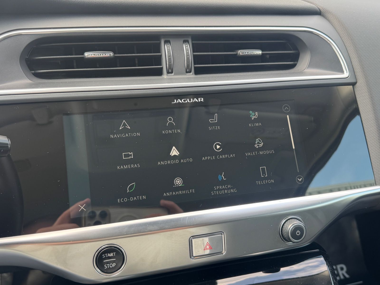 Fahrzeugabbildung Jaguar I-PACE 400 AWD/Black-Pack/CarPlay/MERIDIAN/89,6%