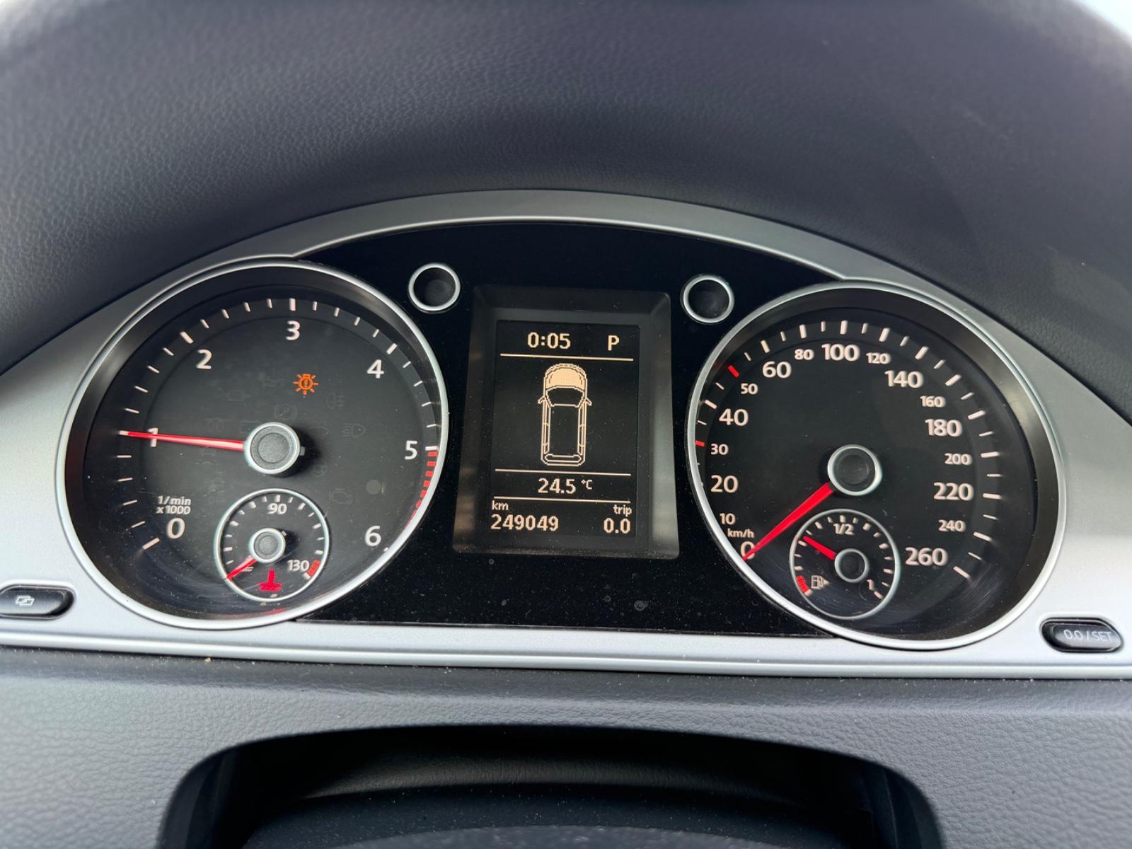 Volkswagen Passat 2011 — photo 8