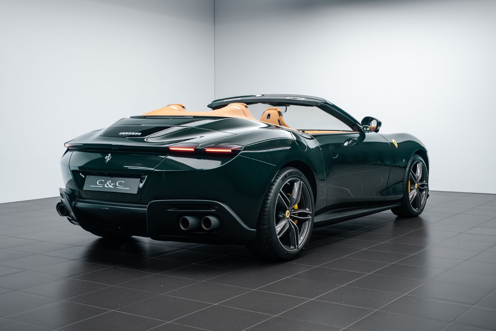 Fahrzeugabbildung Ferrari Roma Spider CARBON/SURROUND/HISTORICAL COLOUR