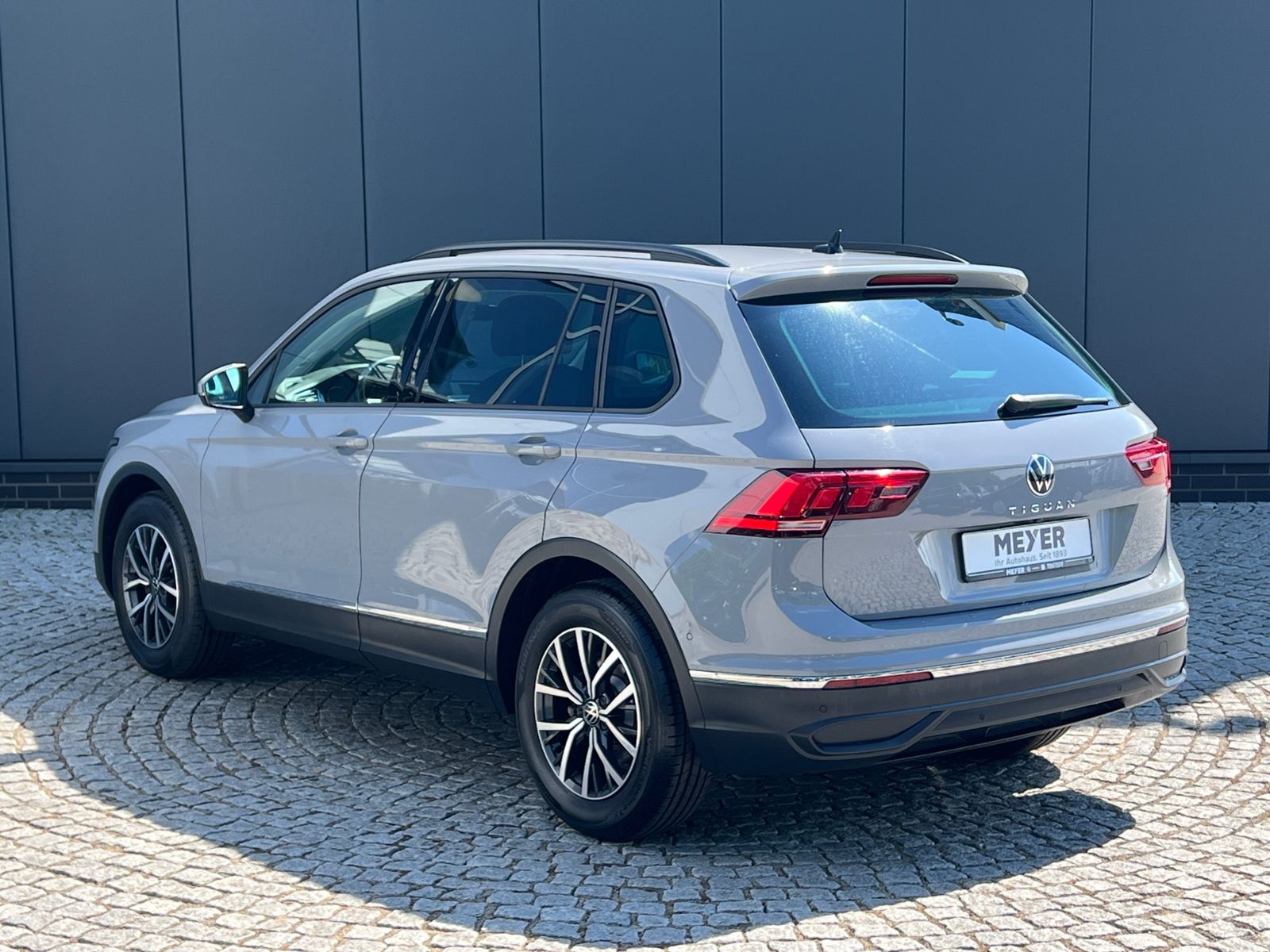 Fahrzeugabbildung Volkswagen Tiguan LIFE 1.5 TSI DSG *LED, ACC, Kamera,17"-LM