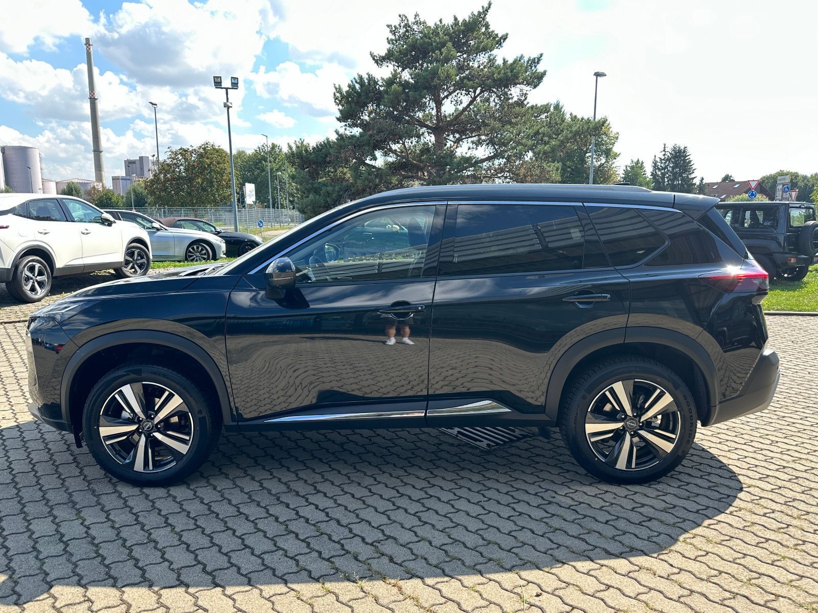 Fahrzeugabbildung Nissan X-Trail 1.5 VC-T Tekna NAVI+ProP+HUD+360°+SH+AHK