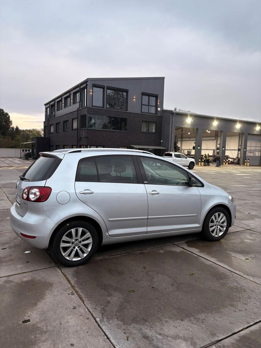 Volkswagen Golf Plus 2011 — engine