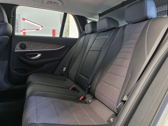 MERCEDES-BENZ E 200 — Foto 29