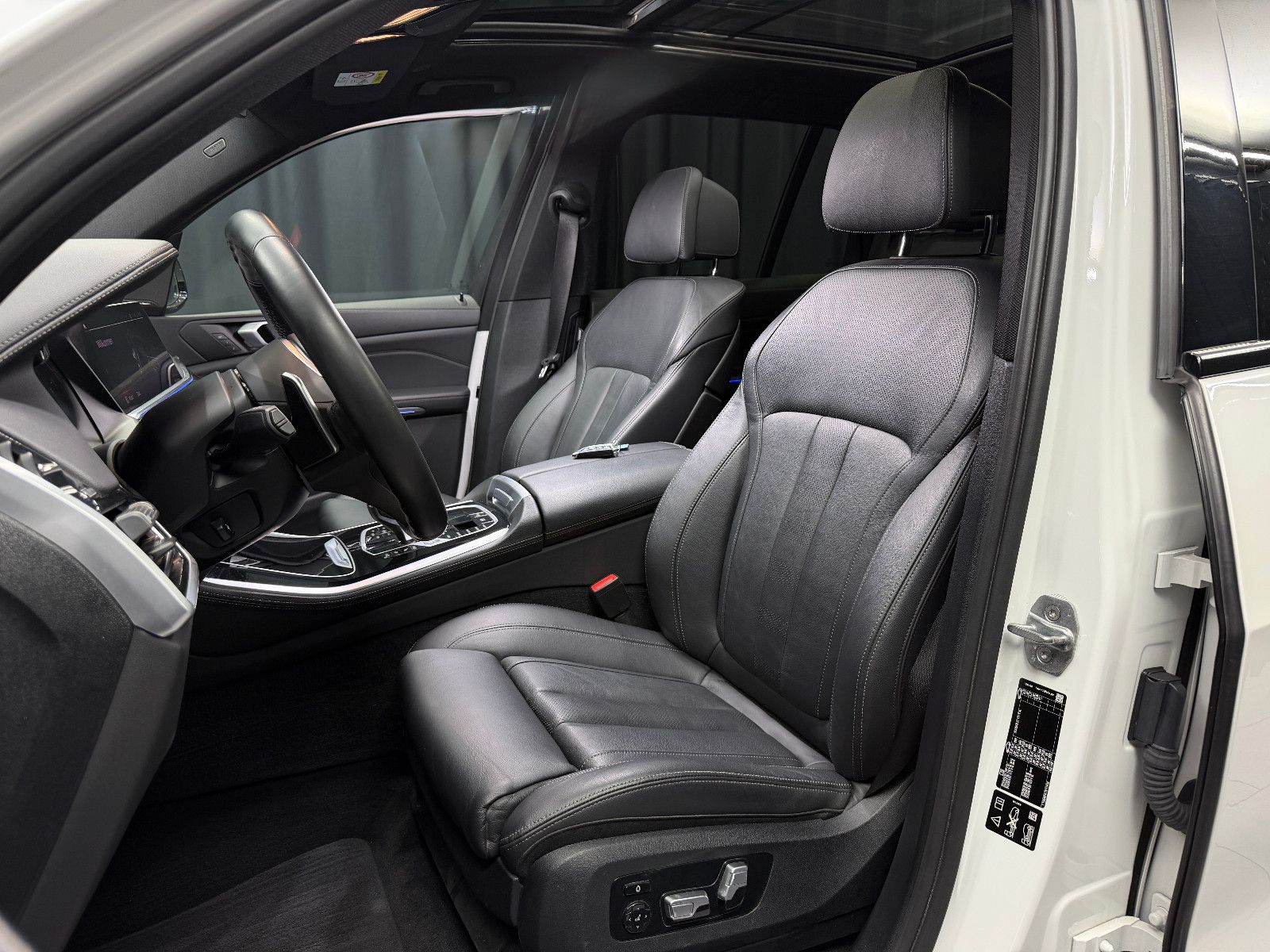 Fahrzeugabbildung BMW X5 M50d|LASER|H&K|360°|PANO|GESTIK|AHK|HuD