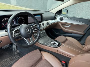 Mercedes E 220 - 12