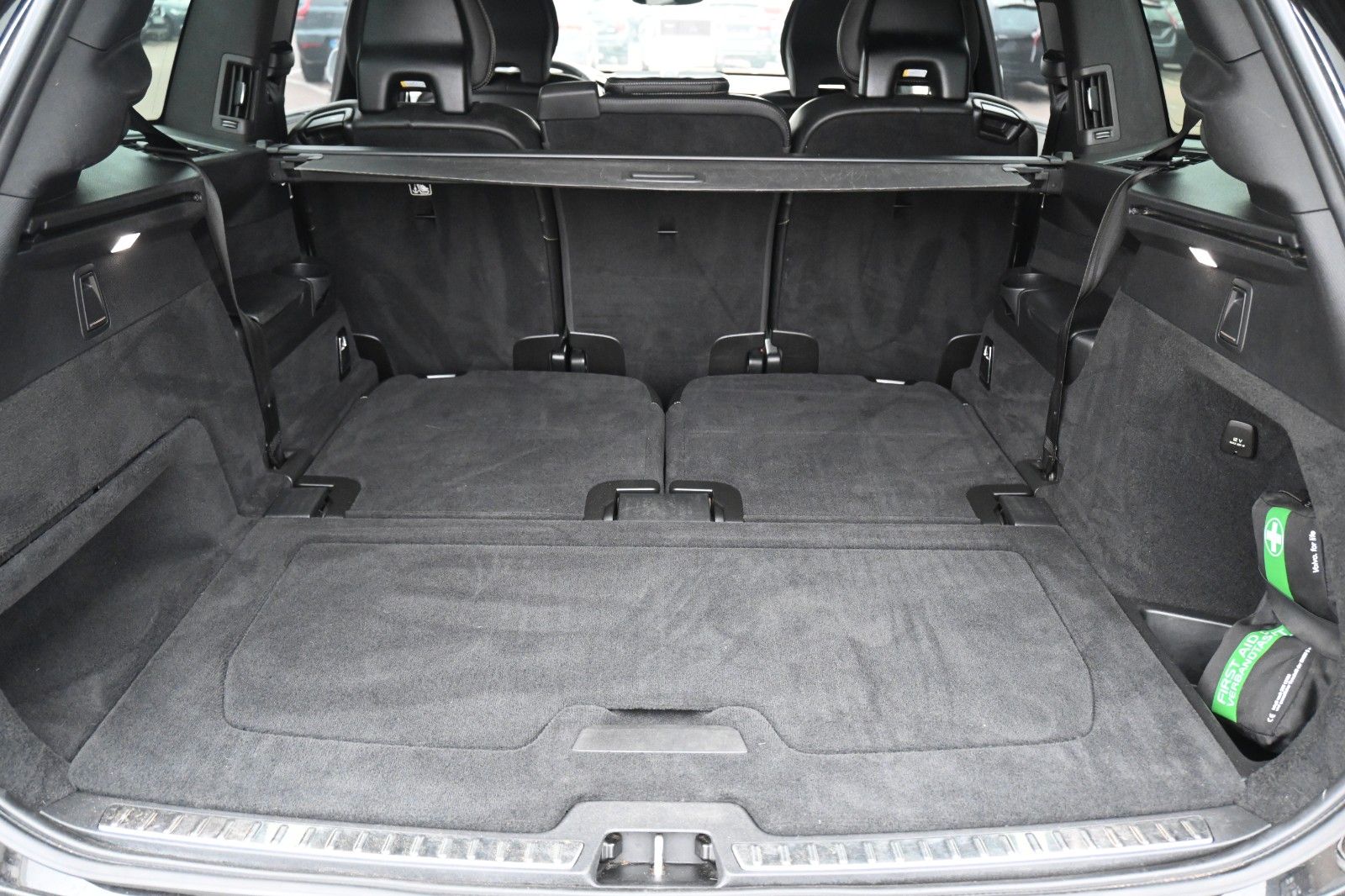 Fahrzeugabbildung Volvo XC90 T8 R Design*LED*LUFT*360°ACC*STHZ*HuD*7Si*