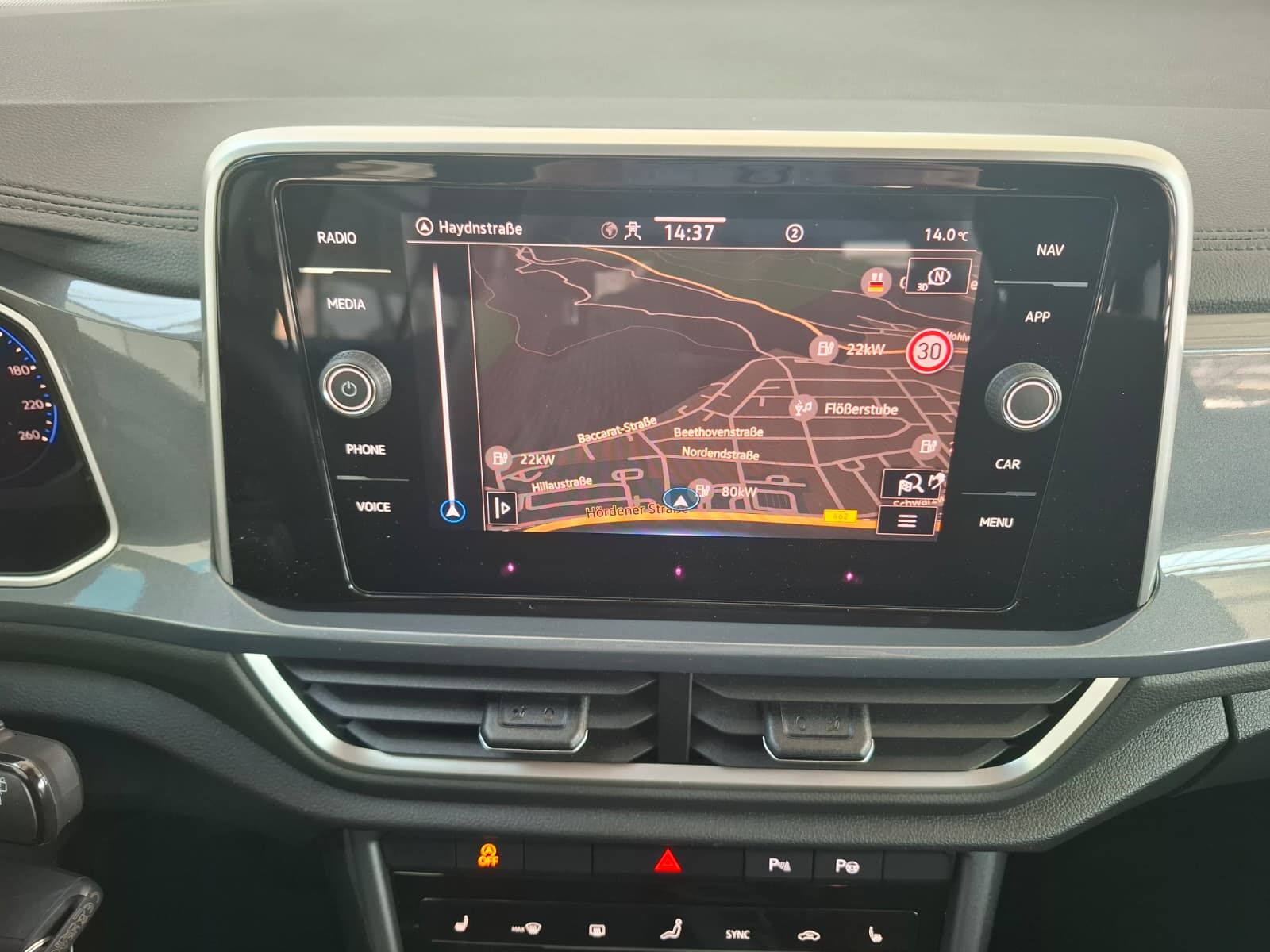 Fahrzeugabbildung Volkswagen T-Roc Style 1,5 TSI DSG +Kamera+ AHK+ ACC + Navi
