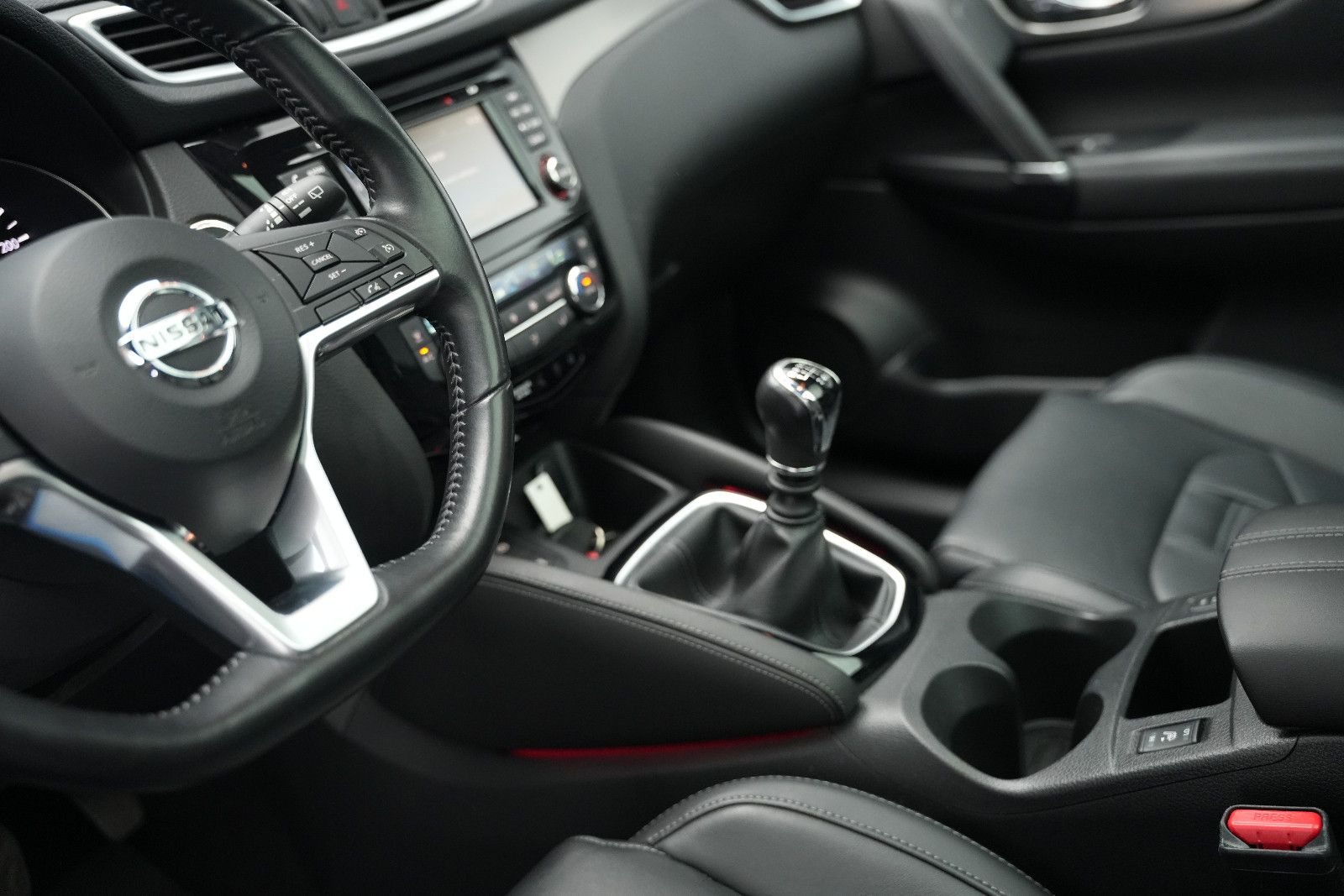 Fahrzeugabbildung Nissan Qashqai Tekna /GLASDACH/360°/MEMORY/NAVI