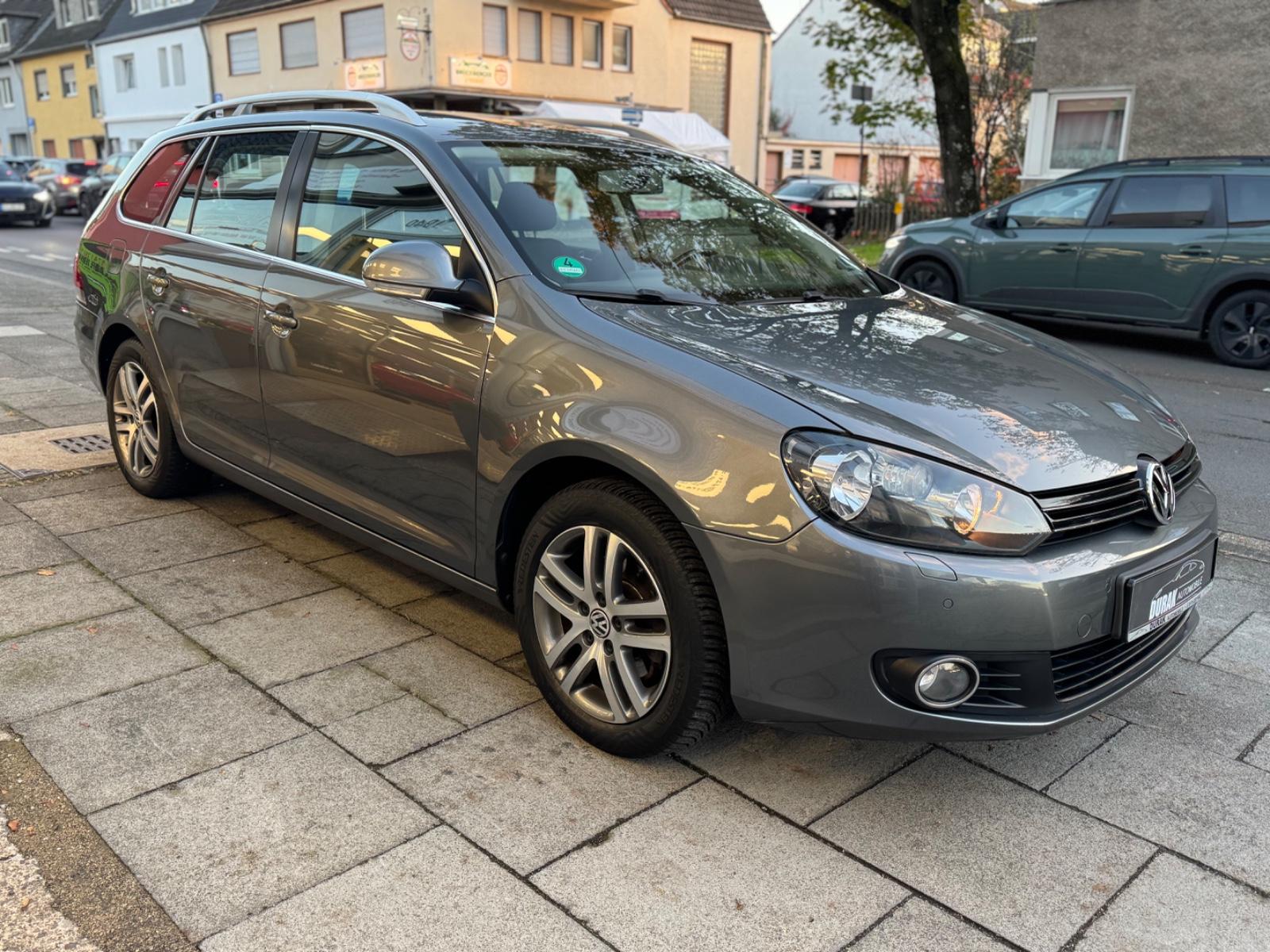 Volkswagen Golf 2010 — interior
