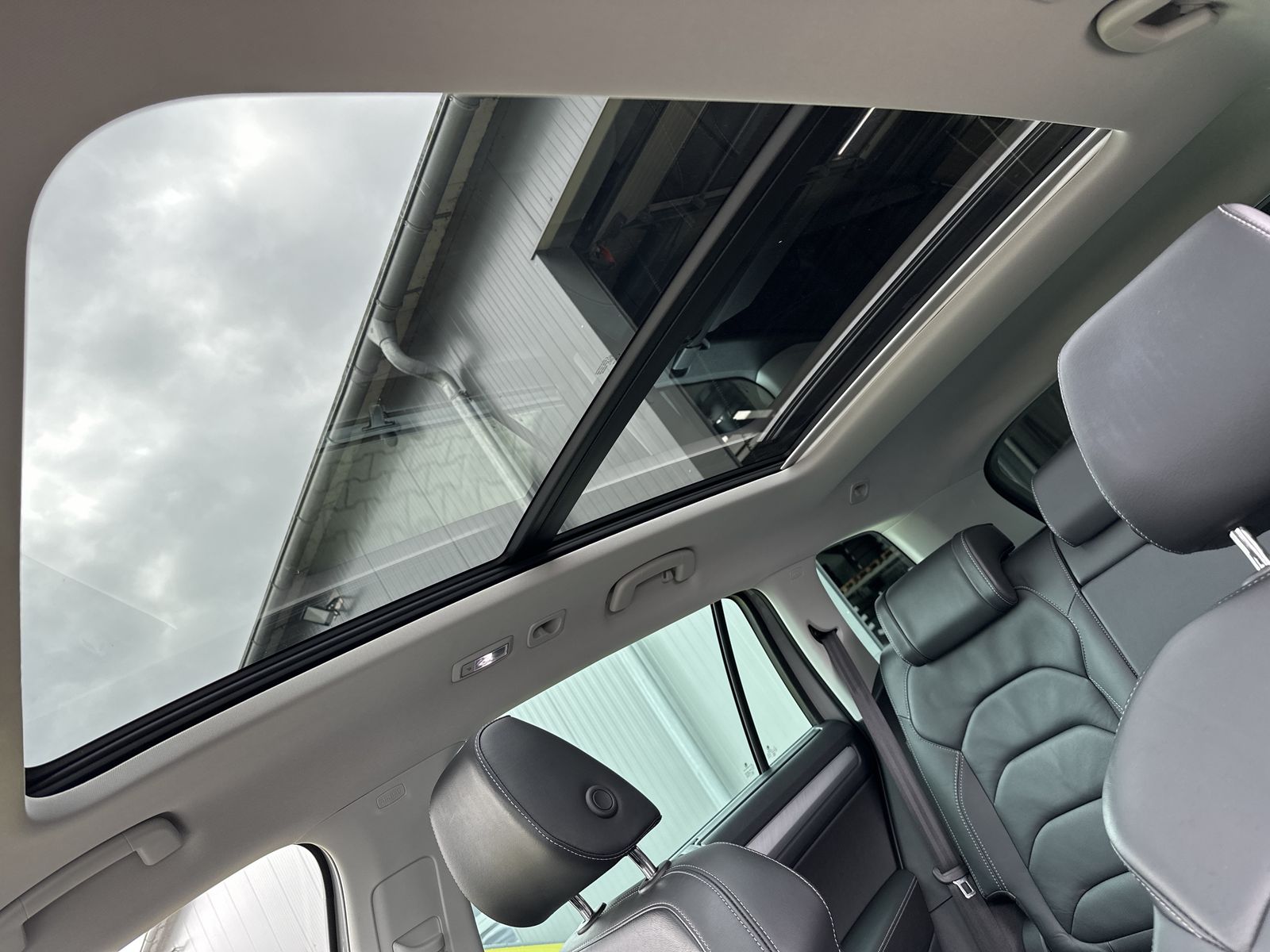 Fahrzeugabbildung SKODA Kodiaq 2.0 TDI DSG Ambition NAV+MATRIX+PANO+AHK