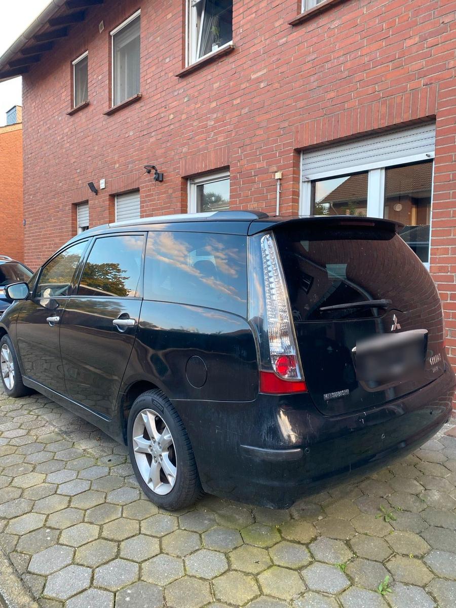 Mitsubishi Grandis 2008 — rear view