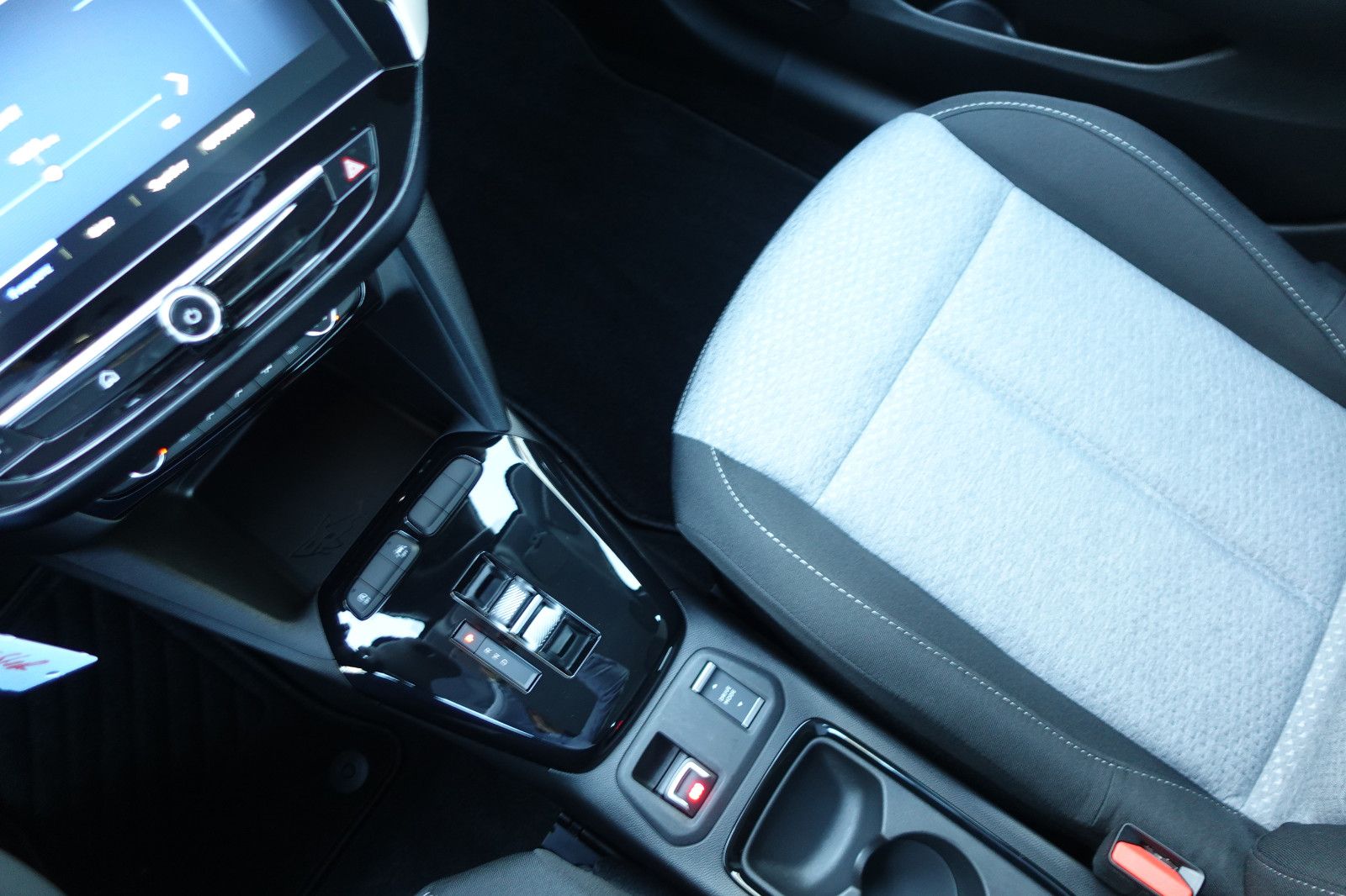 Fahrzeugabbildung Opel Corsa Hybrid Edition Sitzh.,Allwetter,LED,PDC