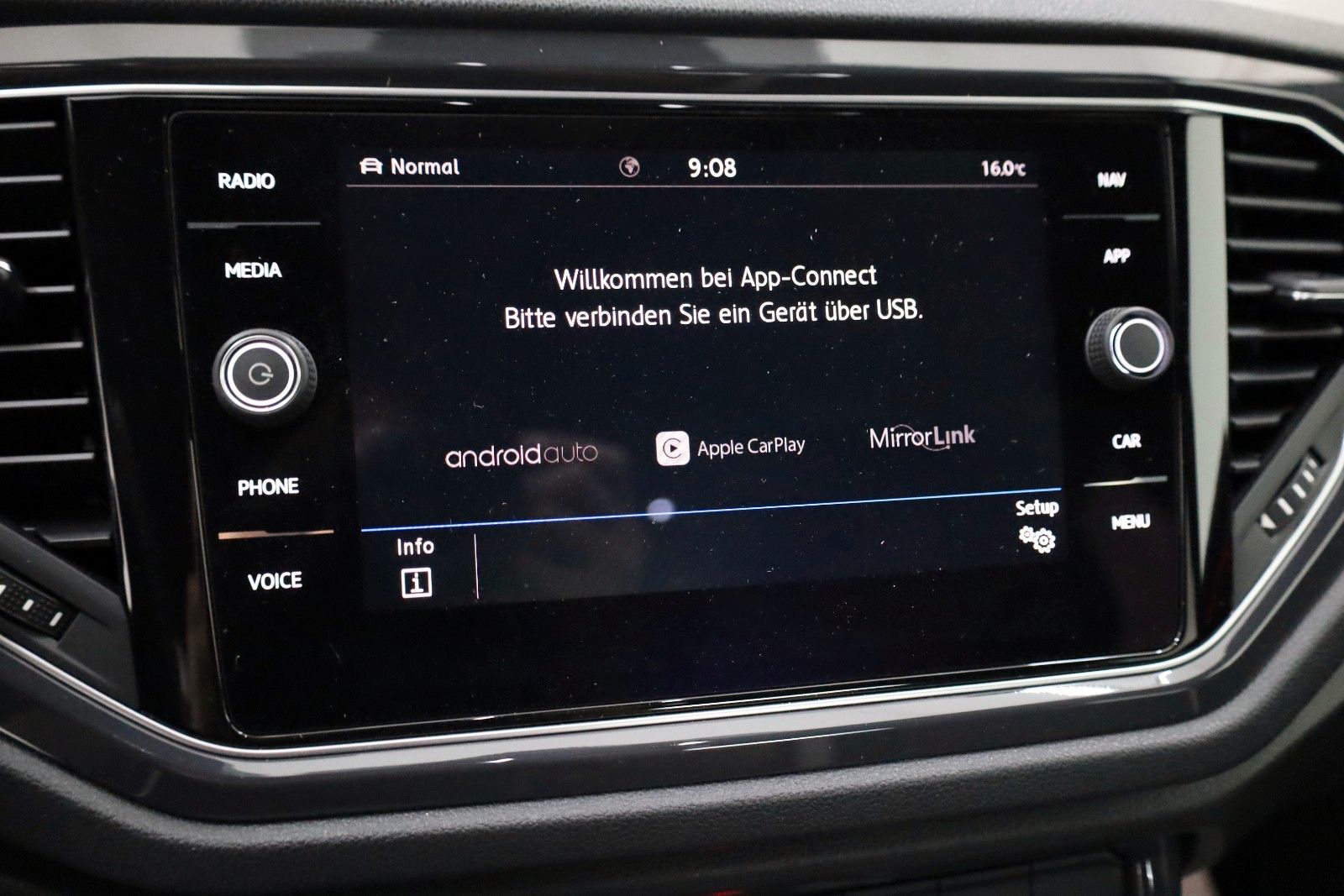 Fahrzeugabbildung Volkswagen T-Roc Sport 4M Navi,ACC,Kamera,Carplay,AHK,SR+WR