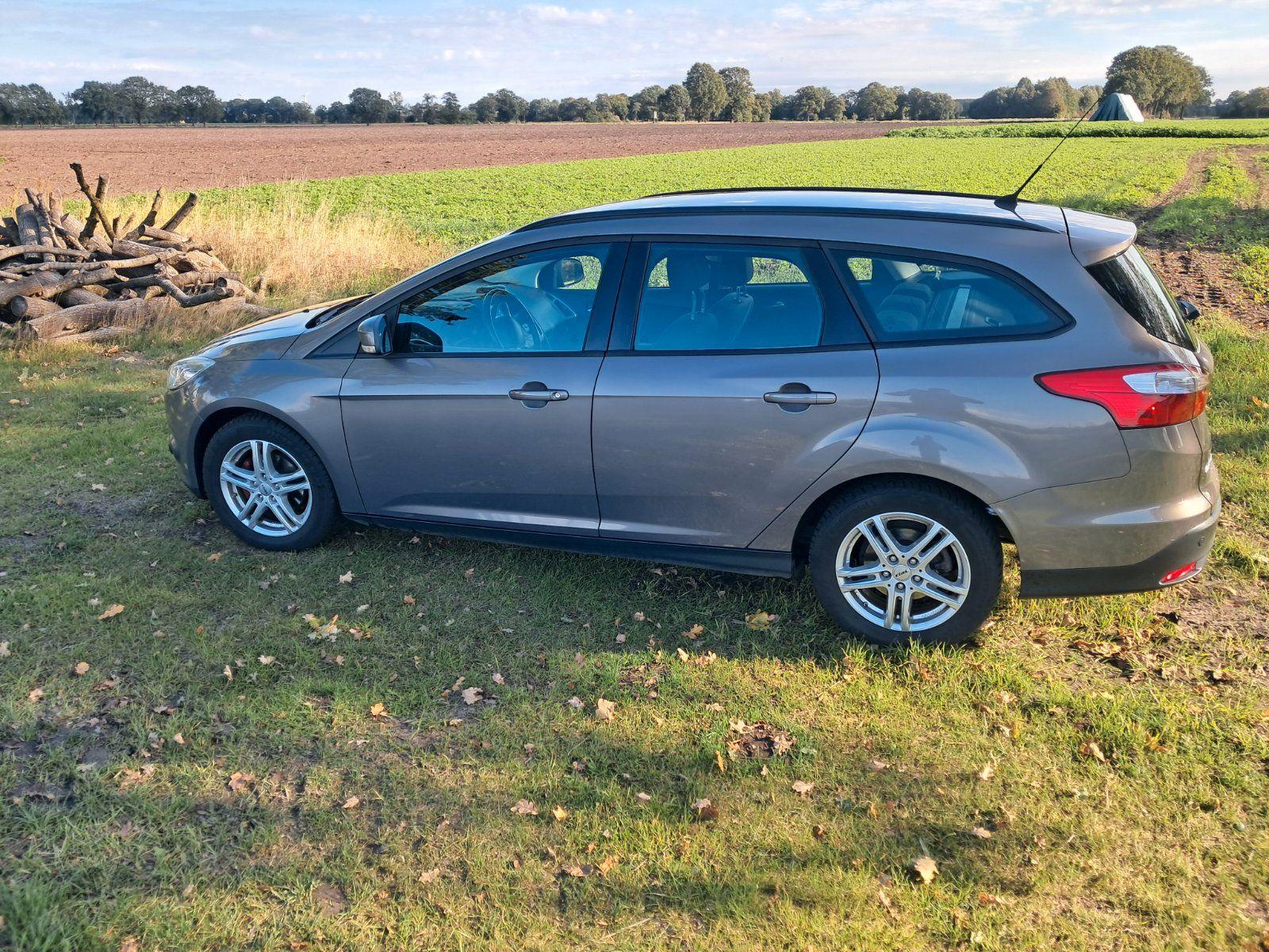 Ford Focus 2014 — interior