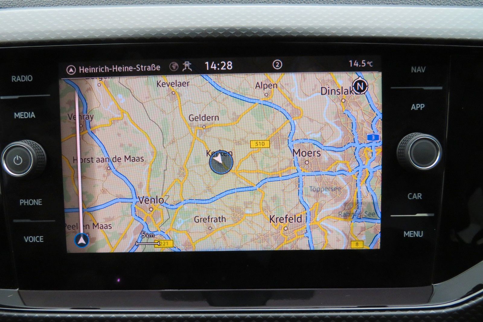 Fahrzeugabbildung Volkswagen T-CROSSLife LED SPORTP. SITZH. NAVI APP "AKTIONS