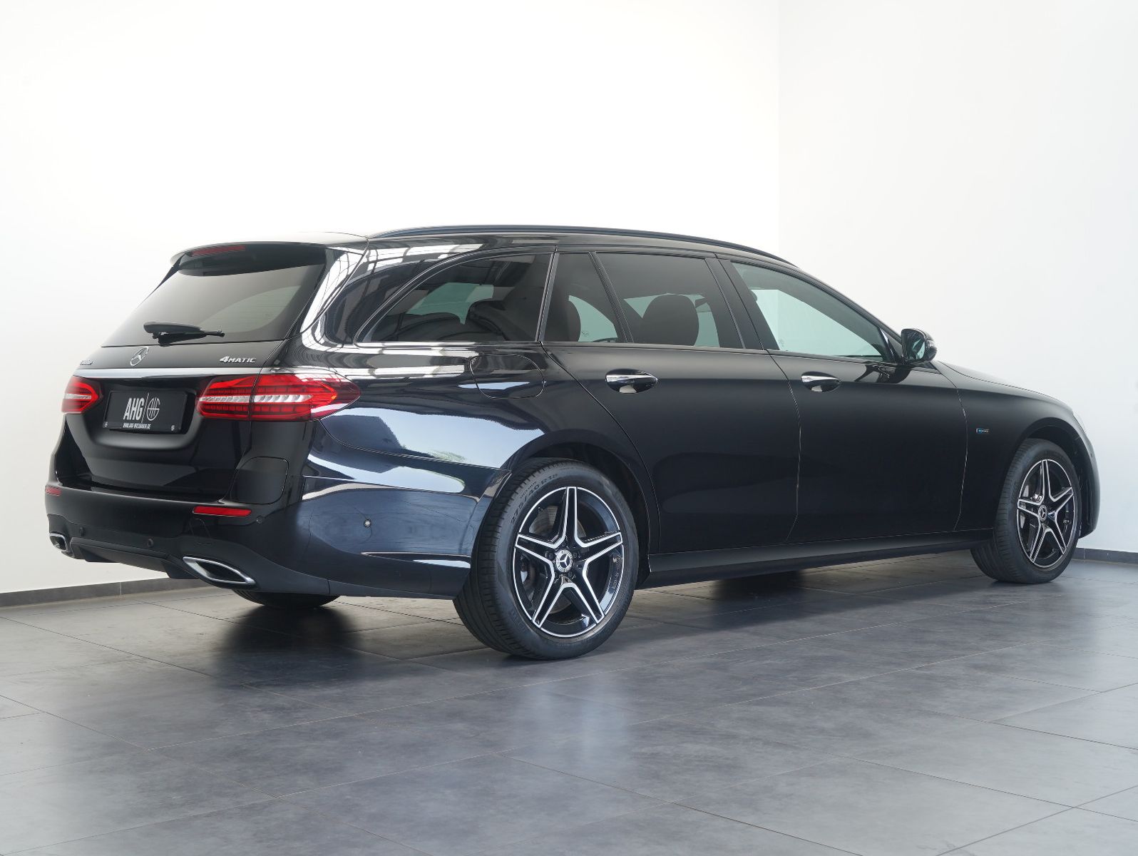 Fahrzeugabbildung Mercedes-Benz E 300 de T 4Matic AMG Line DISTRONIC/PANORAMA