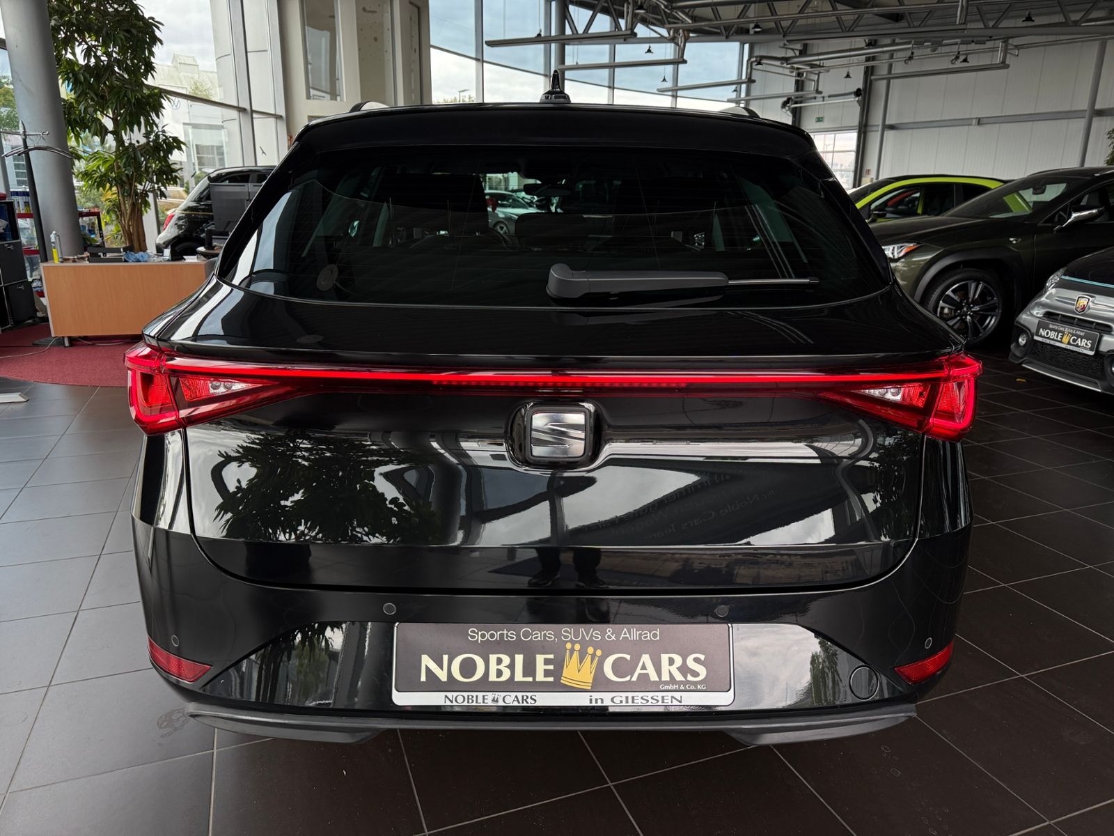 Fahrzeugabbildung SEAT Leon Sportstourer Style LED NAVI ALU