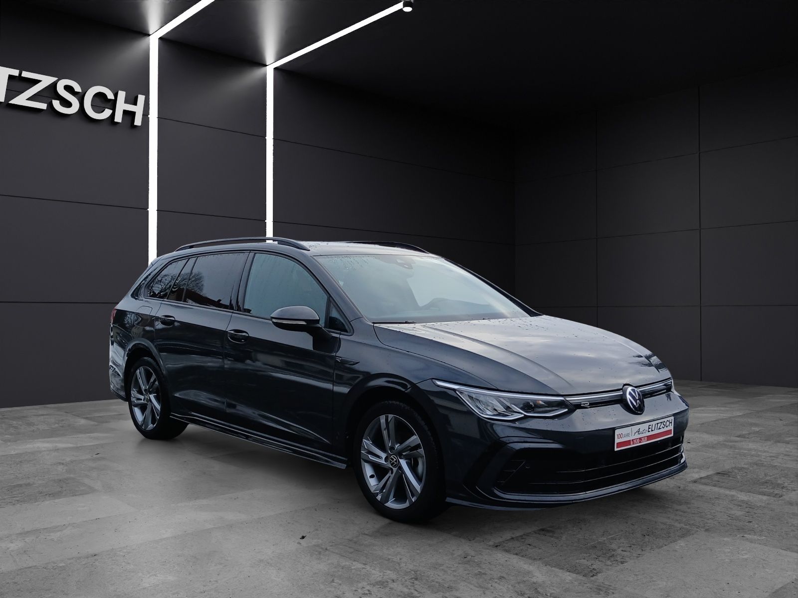 Fahrzeugabbildung Volkswagen Golf VIII Variant TSI R-Line LED AHK Navi AID AC