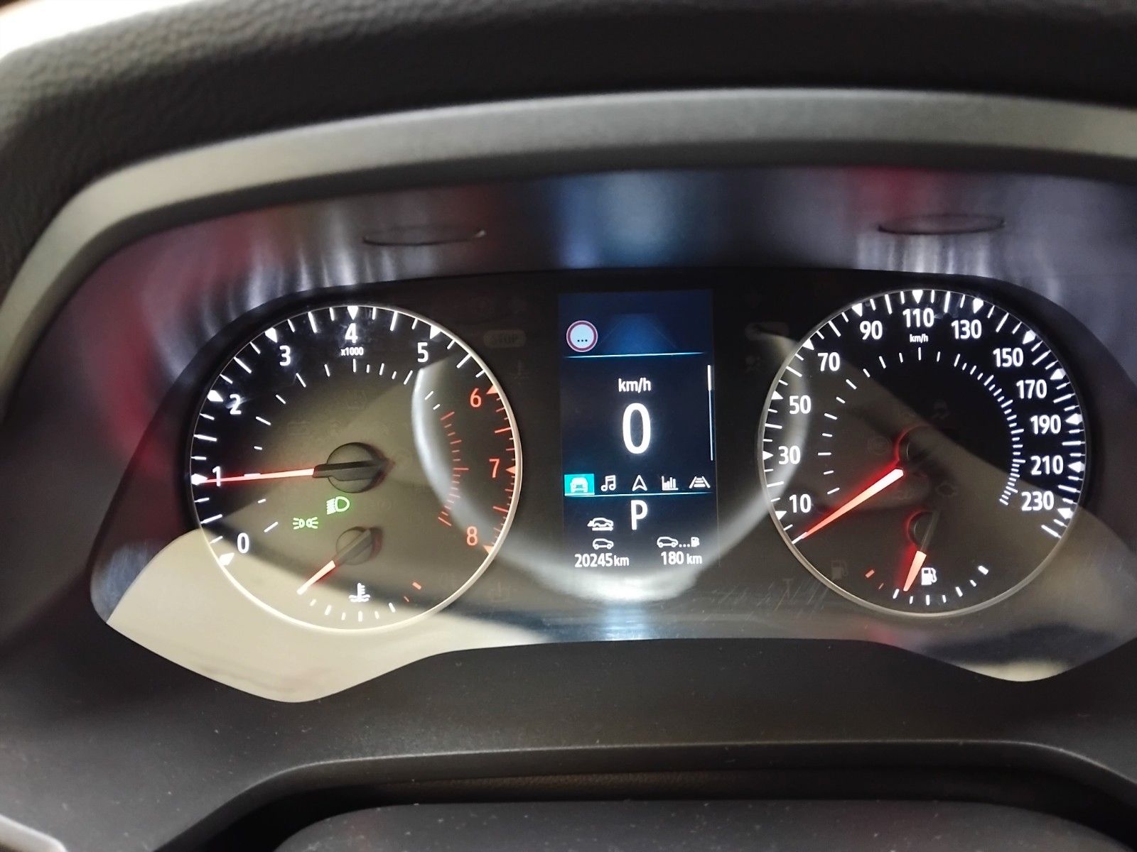 Renault Captur (06/2026, Benzin)