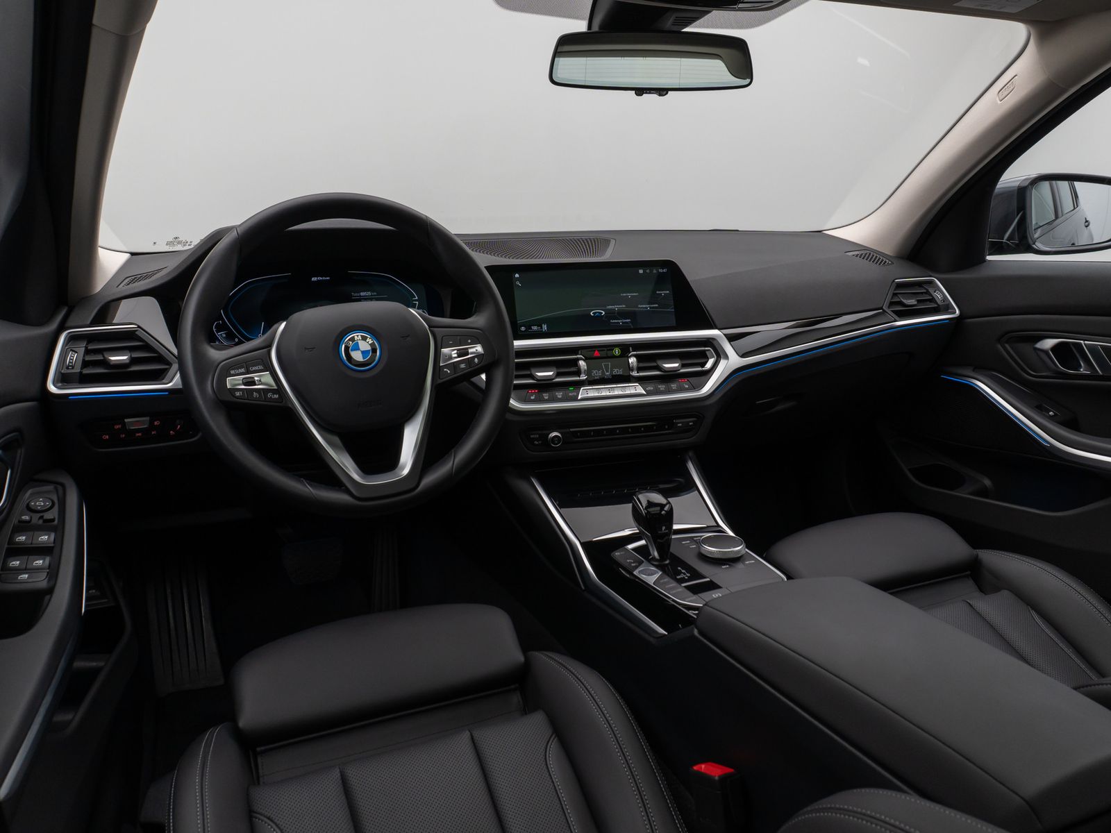Fahrzeugabbildung BMW 320e Sport Line Panorama DAB CockPitPr PDC Alarm