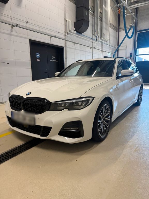 Image of BMW 320