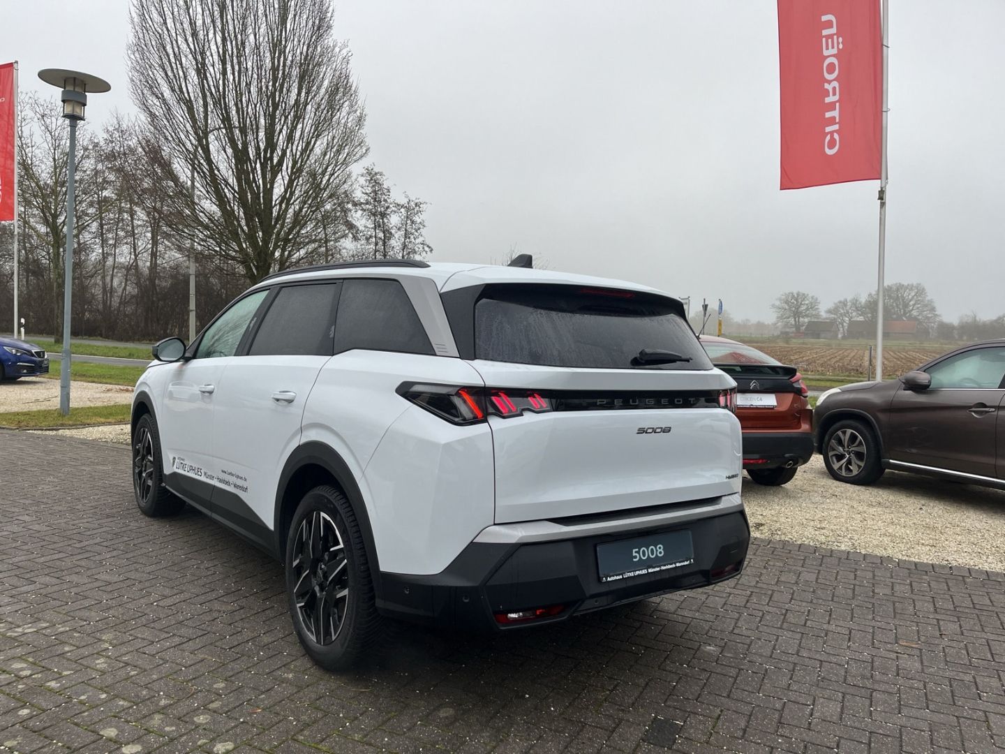 Fahrzeugabbildung Peugeot 5008 Hybrid 1.2 EU6e Neuer Allure HYBRID 136