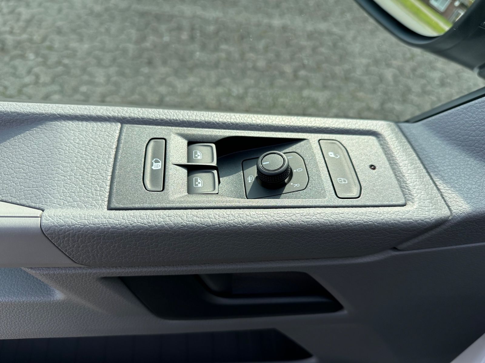Fahrzeugabbildung Volkswagen T6.1 Transporter Kasten 2.0 TDI LR Klima/Tempom
