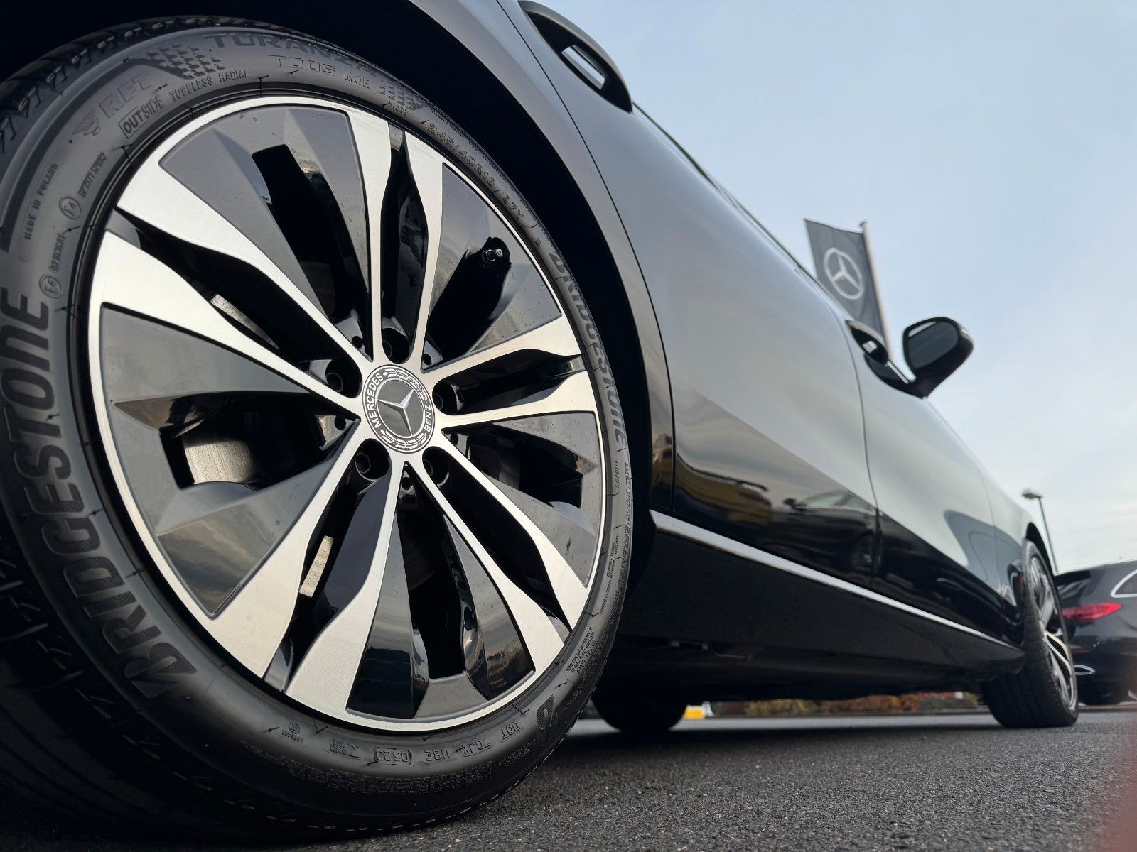 Fahrzeugabbildung Mercedes-Benz C 220d Avantgarde+Pano+HUD+RFK+TotW+AmbiPrem