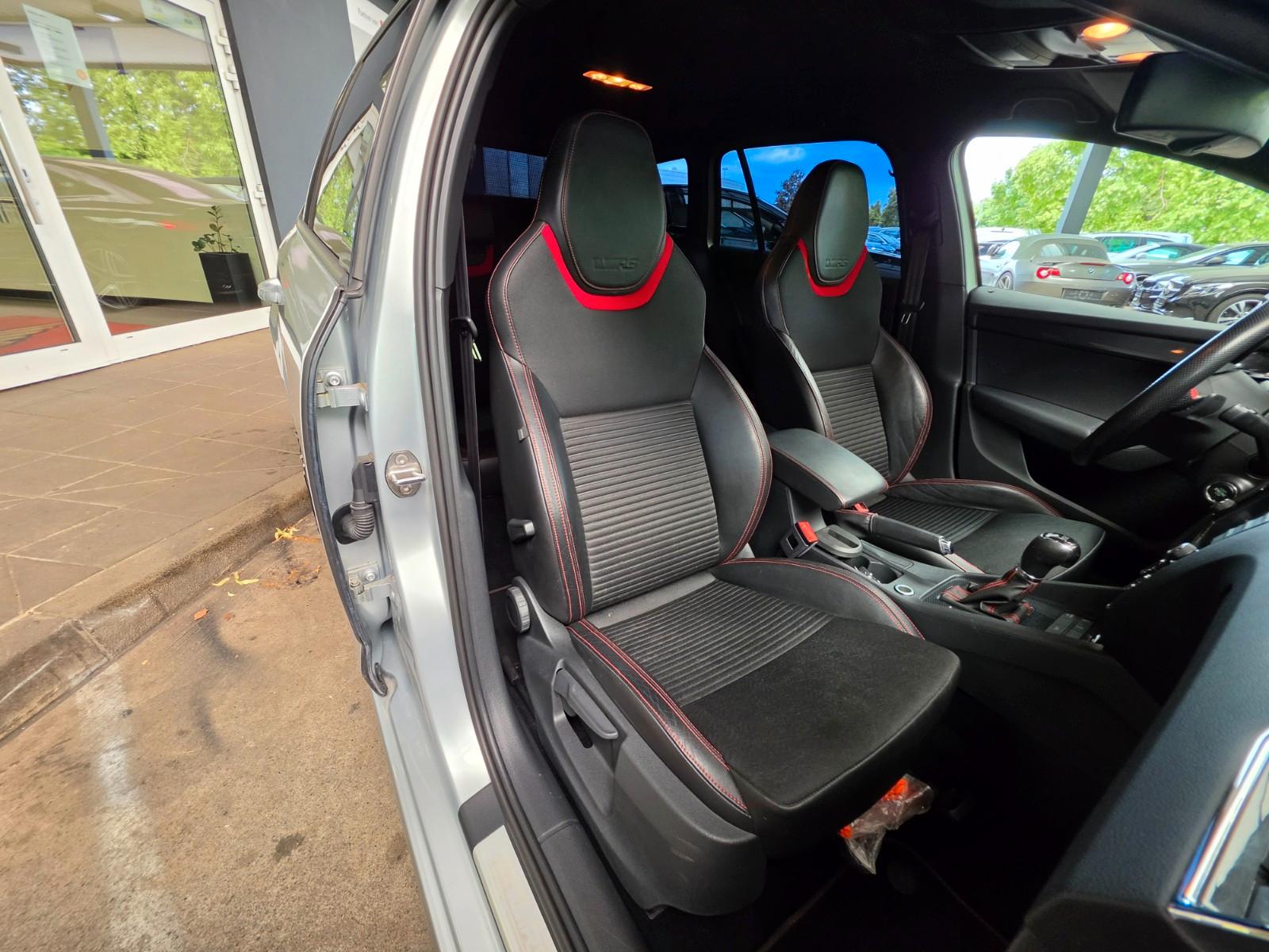 SKODA OCTAVIA COMBI RS DSG  220 ch BVA - GPS - SONORISATION CANTON - SIEGES CHAUFFANTS - CLIMATISATION AUTOMATIQUE - PHARES XENON