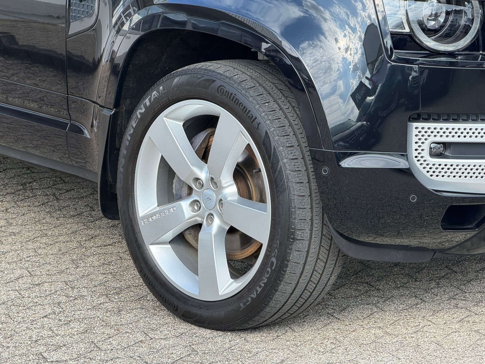 Fahrzeugabbildung Land Rover Defender 110 XS Edition/PANO/AHK/MERIDIAN/3D-KAM