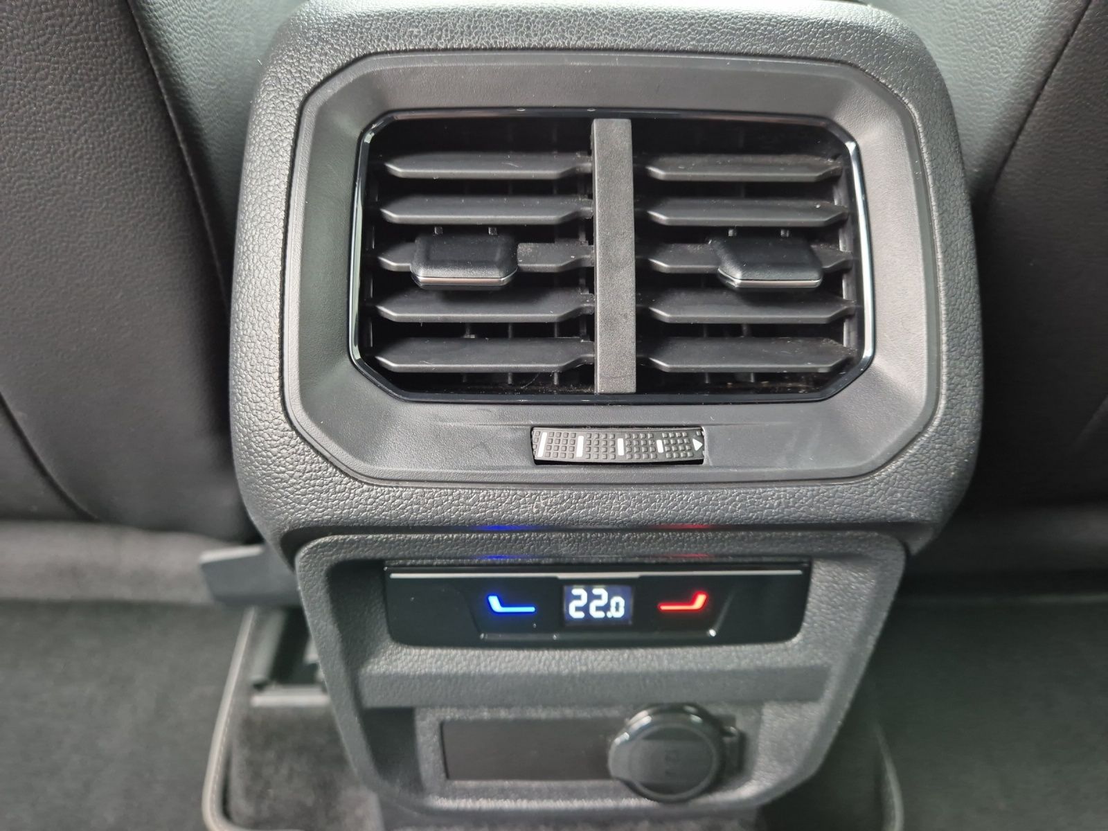 Fahrzeugabbildung Volkswagen Tiguan TDI R-Line DSG 4M Matrix STHZ AHK ACC Nav