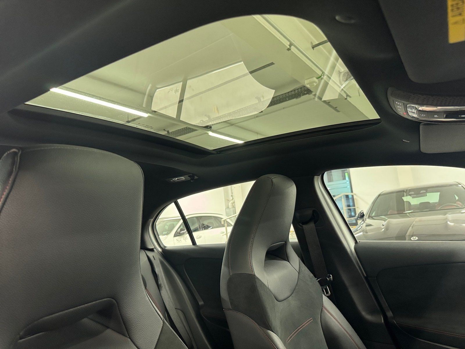 Fahrzeugabbildung Mercedes-Benz A 200 AMG Line *Panorama*LED*Kamera*CarPlay*18"*