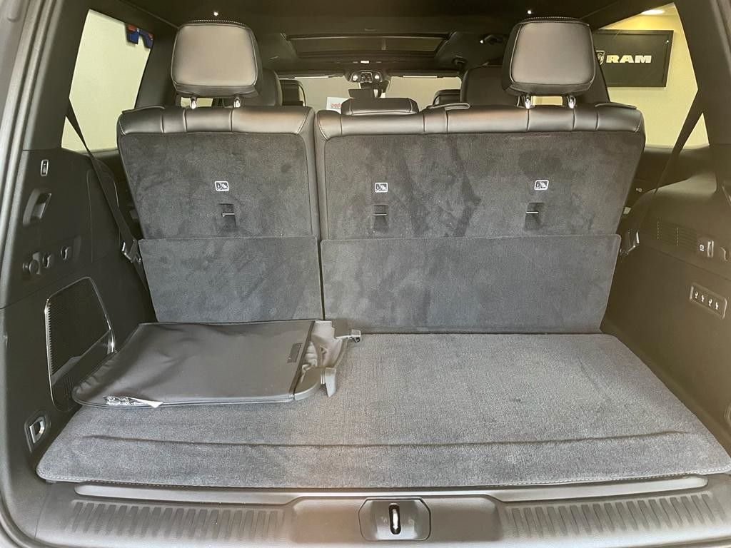 Fahrzeugabbildung Jeep WAGONEER SERIES III E-TORQUE 5.7L-V-8 McIntosh