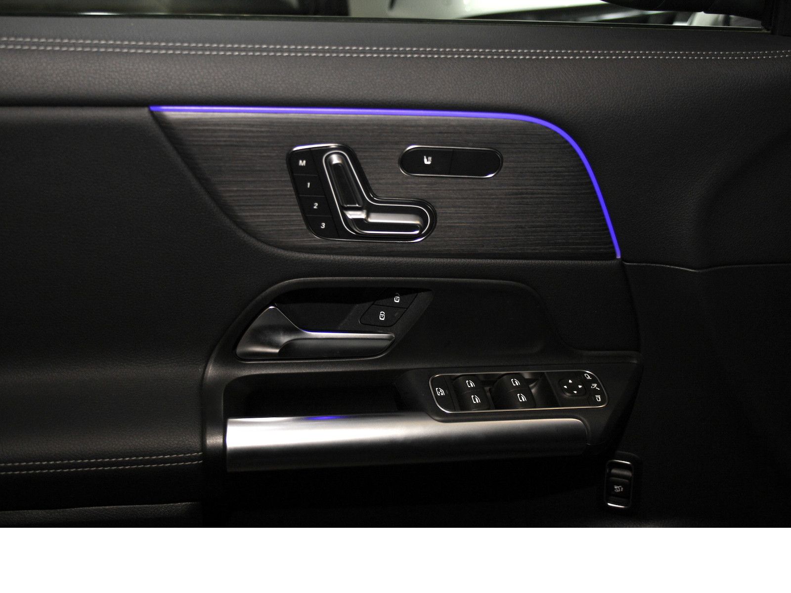 Fahrzeugabbildung Mercedes-Benz GLA 200 Progr. Night*360°*Memory*MBUX*Distronic