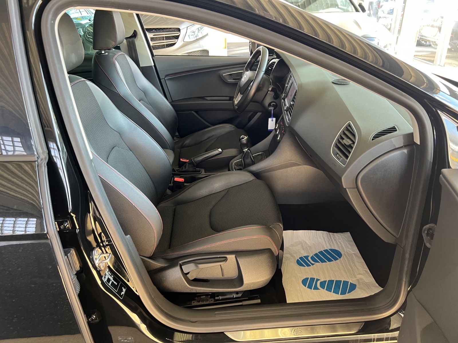 Fahrzeugabbildung SEAT Leon ST FR *LED*NAVI*BLUETOOTH*SITZHEIZUNG*