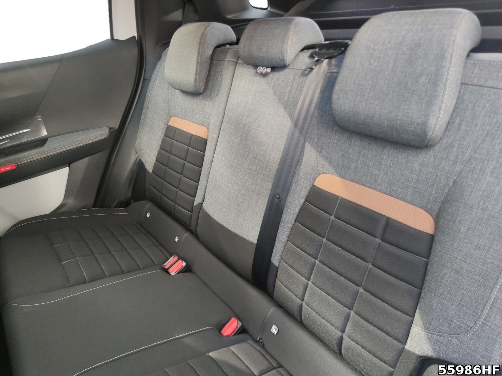 Fahrzeugabbildung Citroën C3 Aircross Plus Hybrid 145 PS AT