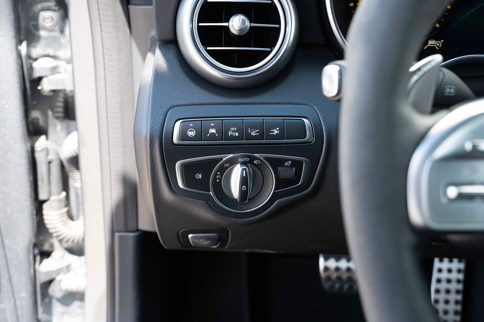 Fahrzeugabbildung Mercedes-Benz C 63 S AMG COUPE HUD 360° PERF. AGA CARBON PAKET