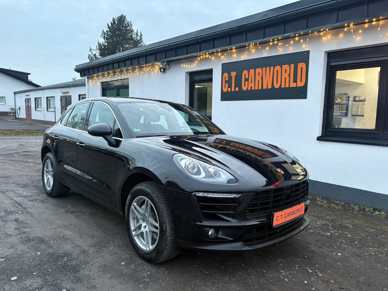 PORSCHE Macan