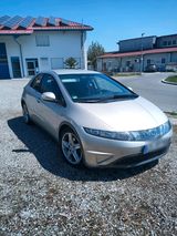 Honda Civic VIII - Honda Civic aus 2007 mit Benzin-Antrieb