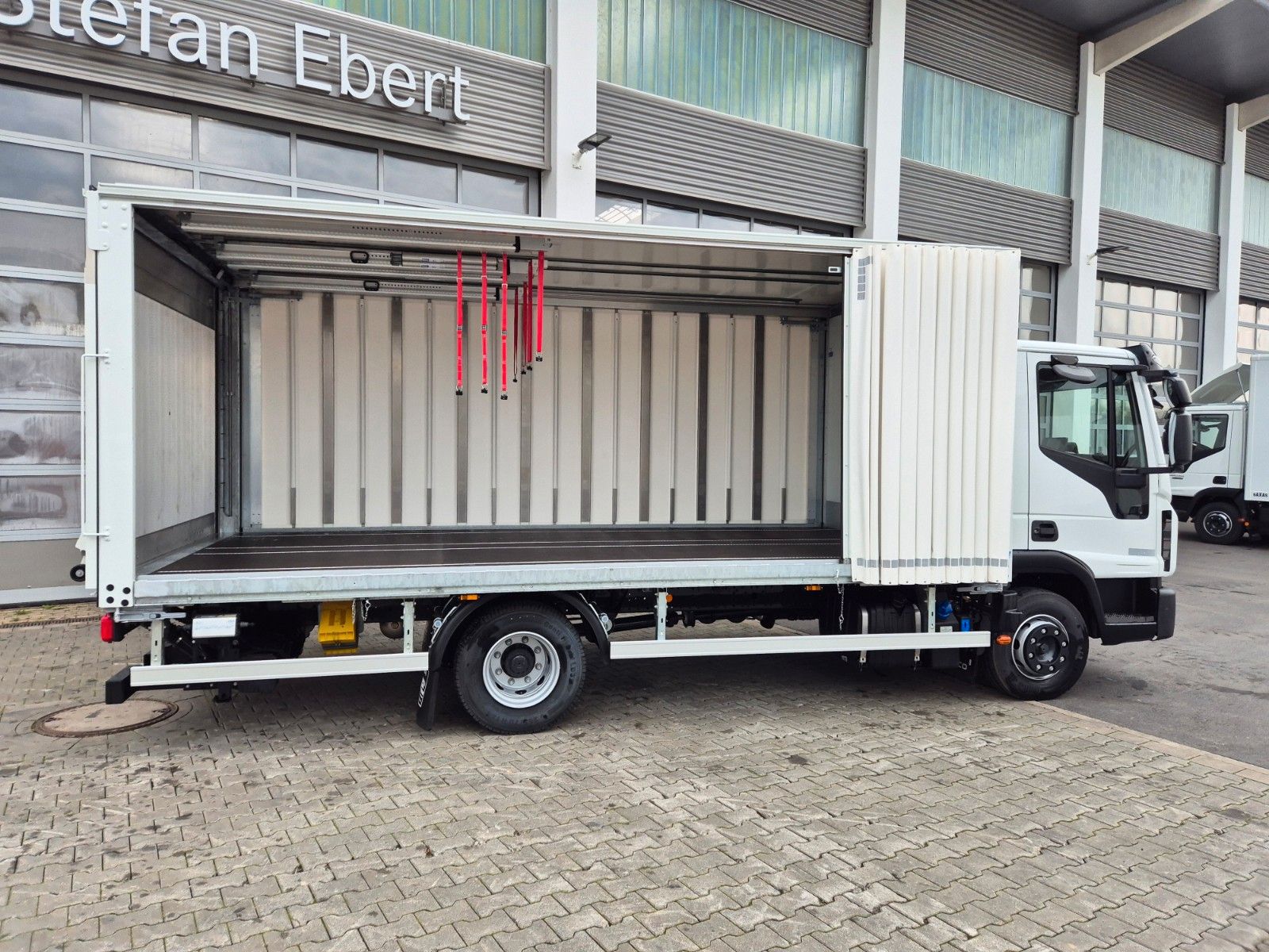 Fahrzeugabbildung Iveco Eurocargo ML120EL25/P Böse Schiebeplanen LBW AHK