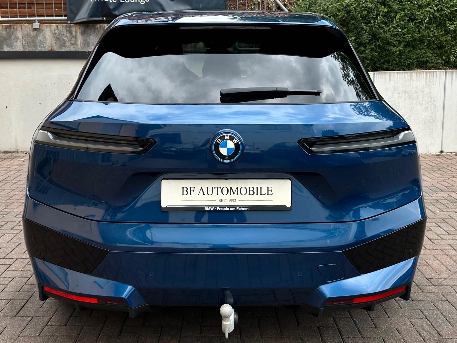 BMW iX xDrive40 M Sport PANO-SKY*AHK*DA-Prof*360°