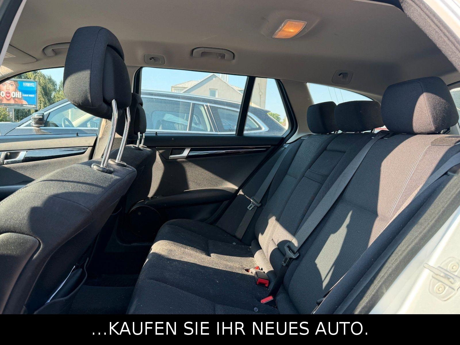 Mercedes-Benz C200 2012 — photo 14