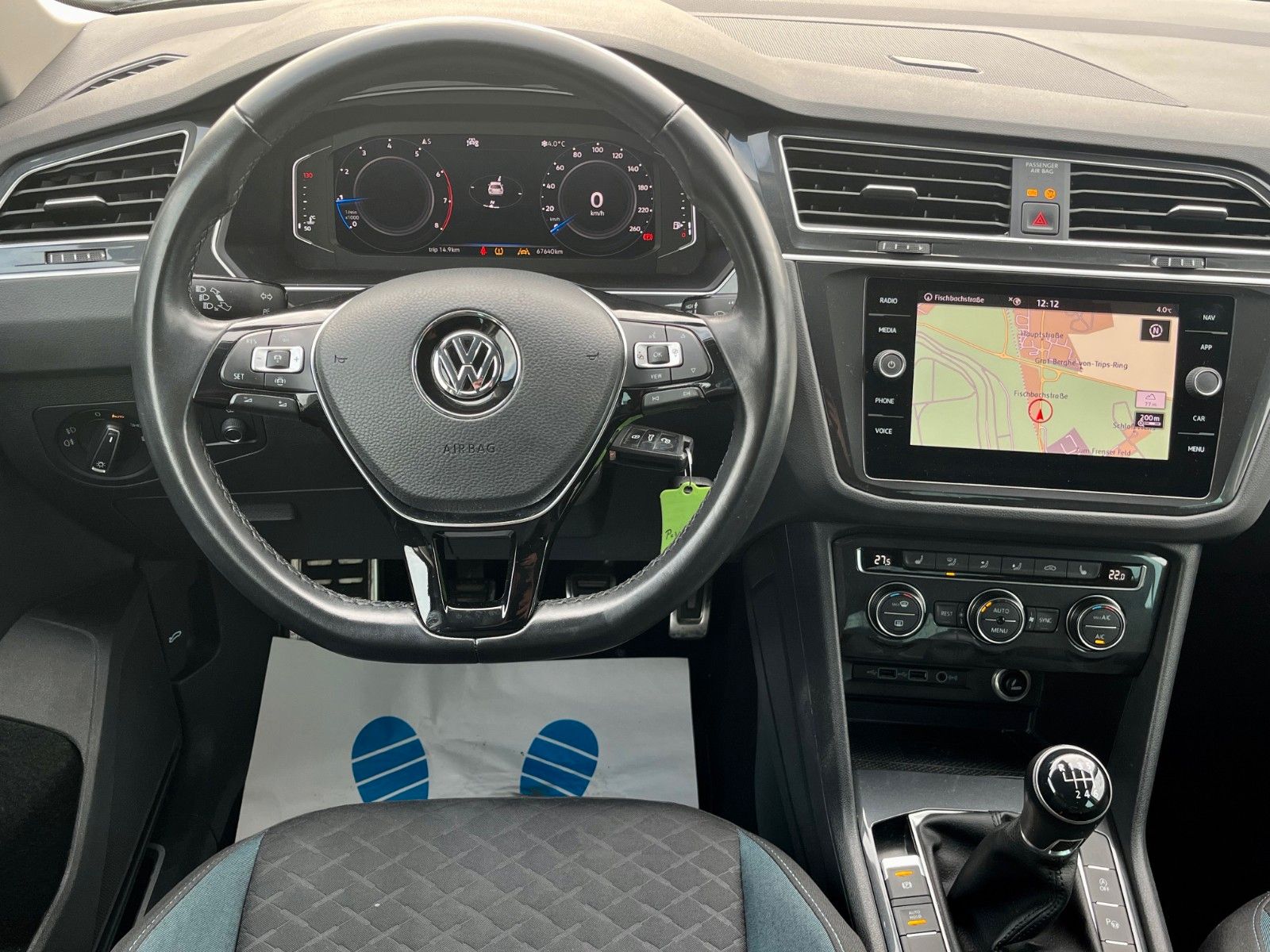 Fahrzeugabbildung Volkswagen Tiguan 1.5 TSI IQ.DRIVE Navi ACC LED SPORTFW AHK